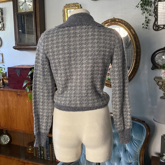 wool sweater - Picture 3 of 8